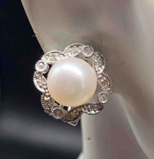 Round Pearl In White Gold Design With French Back