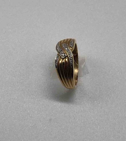 gold band with design and diamonds ring - Image 2