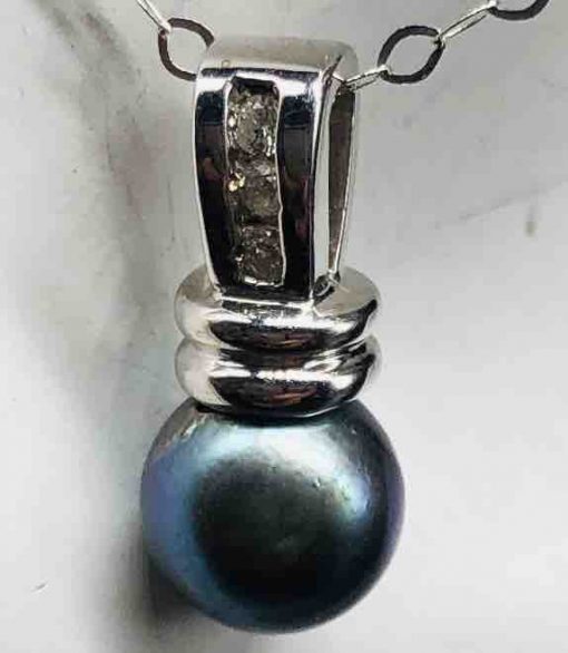14 KT White Gold Black Pearl Pendant