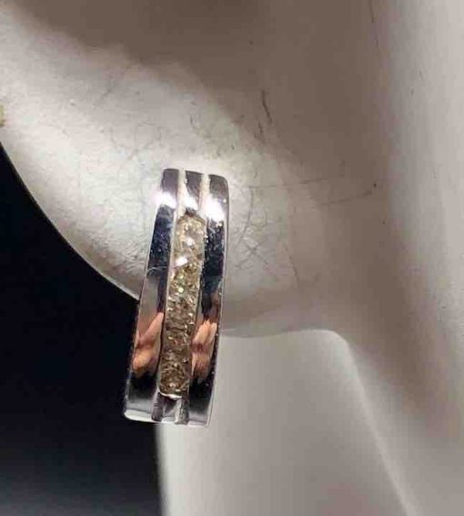 14 KT White Gold Simple Row Of Diamonds
